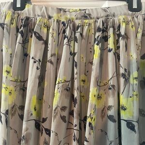 COPY - Old Navy Gray floral pleated elastic waist mini skirt, size medium